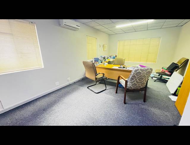 1,276M² OFFICE FOR SALE IN HATFIELD